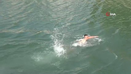 Son dakika gündem: Sıcaktan bunalan vatandaşın kanalda tehlikeli eğlencesi kamerada