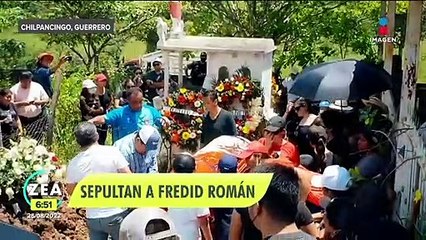 Sepultan al periodista Fredid Román; su familia teme por su seguridad