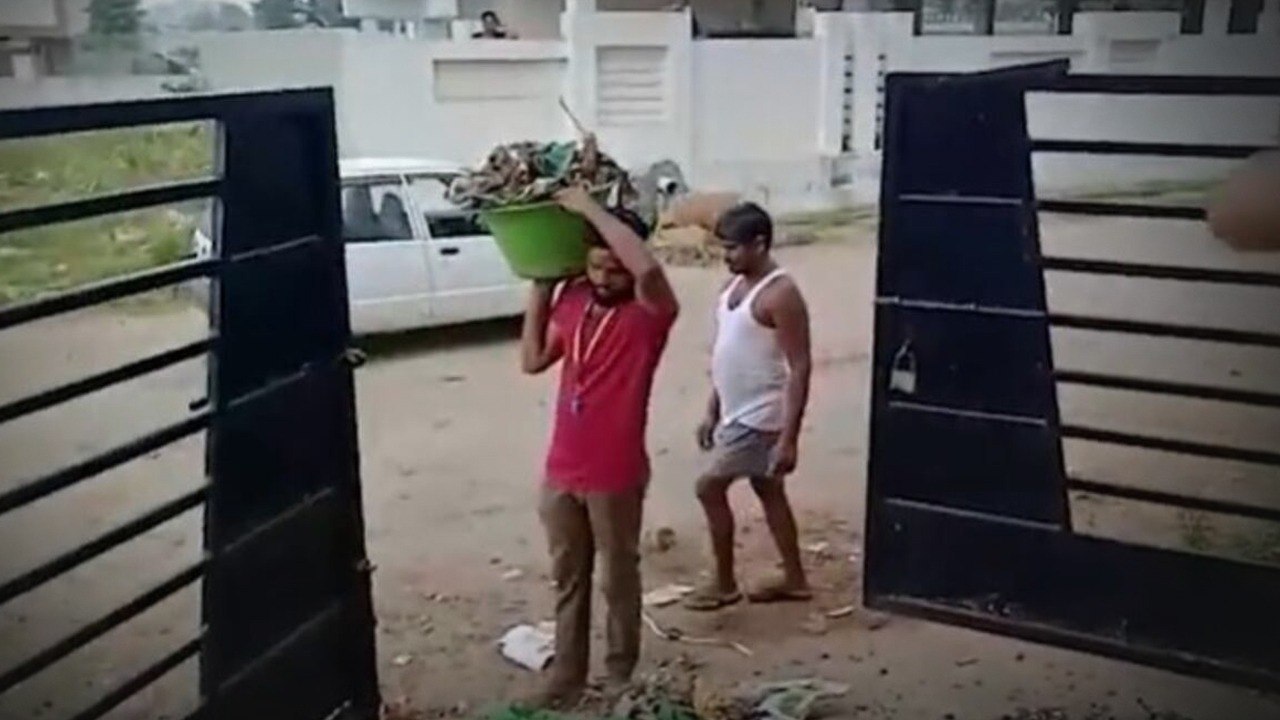 విజయనగరంలో చెత్త పన్ను వివాదం, దాడి చేశారంటూ ఓ అపార్ట్ మెంట్ వాసుల ఆందోళన | DNN