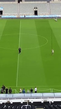 Sam Fender spotted at St James' Park (Video: @nufcnews712 Twitter)