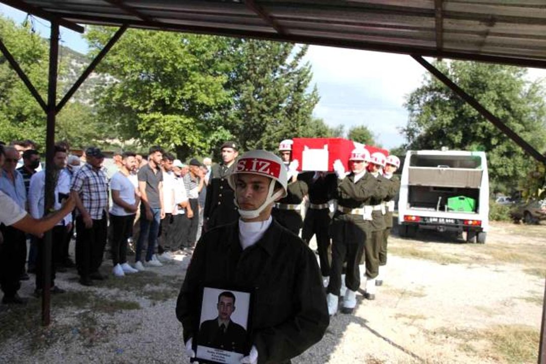 Balık tutmak için gittiği barajda boğulan uzman çavuş toprağa verildi
