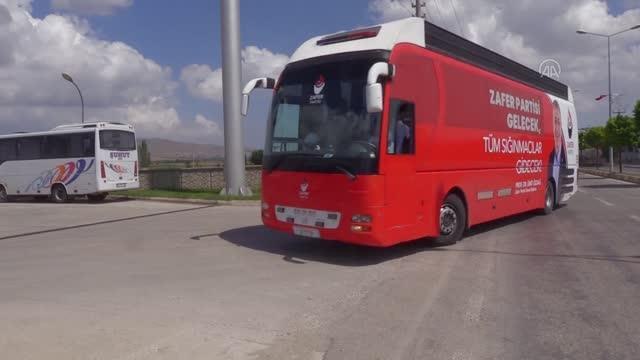 Afyon haber... AFYONKARAHİSAR - Zafer Partisi Genel Başkanı Ümit Özdağ, Afyonkarahisar'da ziyaretlerde bulundu