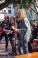 Cet enfant perdu retrouve son papa grâce à un groupe de rock et c'est très drôle