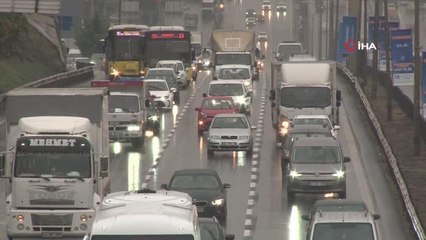 İstanbul'da yağmur trafiği vurdu: Yoğunluk yüzde 56'lara ulaştı