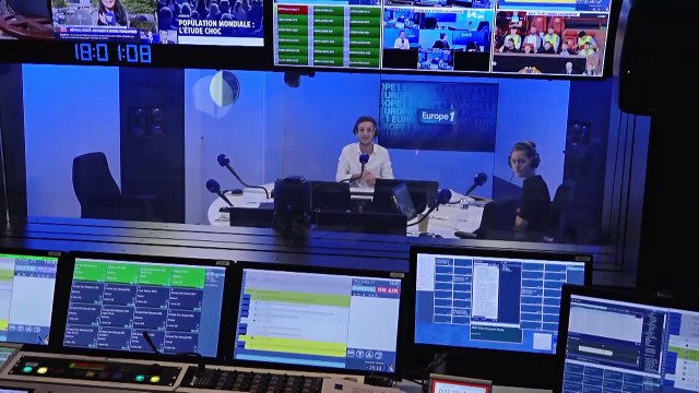 Macron en Algérie : le président accueilli avec les honneurs à Alger