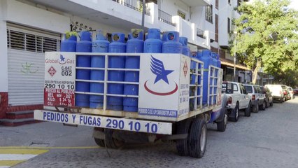 Tải video: El gas costará $23 menos por tanque de 30 kg | CPS Noticias Puerto Vallarta