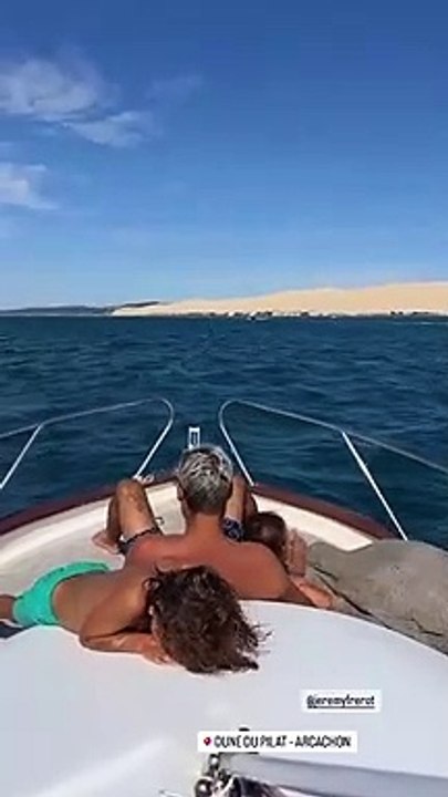 Laure Manaudou et Jérémy Frérot avec leurs enfants.