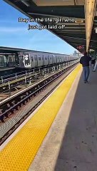 Se enteró que la despidieron mientras grababa un video de TikTok en la oficina