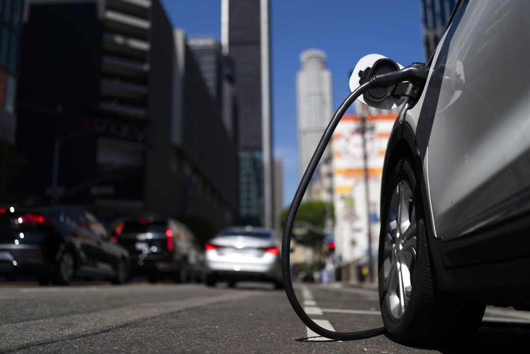 California moves toward phasing out gas-fueled vehicles