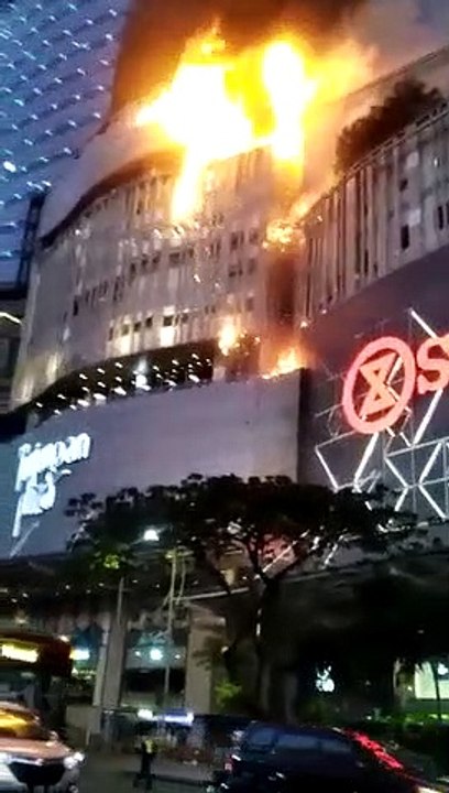 kebakaran mall tunjungan plaza surabaya
