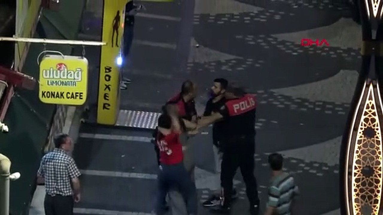Kıskançlık krizine giren kadınlar ortalığı birbirine kattı! Polis zor anlar yaşadı