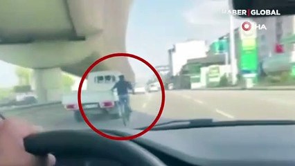 Trafiği tehlikeye sokan görüntüler!