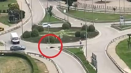 Araçların önüne atlayarak kan parası istedi