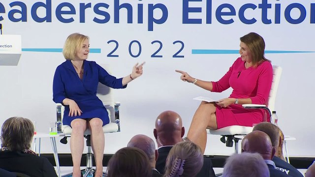 Truss applauded by Tory members after Macron put-down