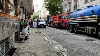 Esenyurt'ta su baskınından zarar gören bölgelerde çalışmalar sürüyor