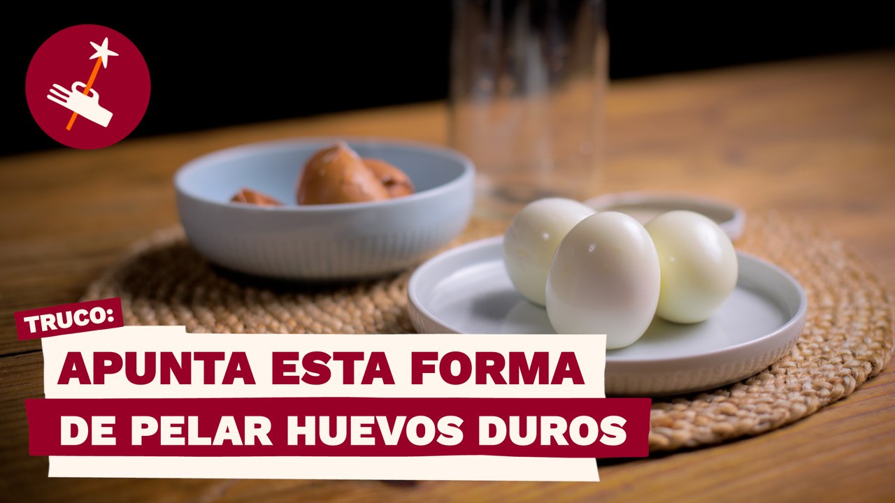 Apunta esta forma de pelar huevos duros
