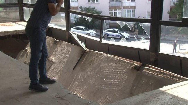 İş yerinin ikinci kat zemini çöktü, işçi alt kata düştü