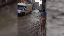 İzmir haberleri: İzmir'de Sağanak Yağış Etkili Oldu