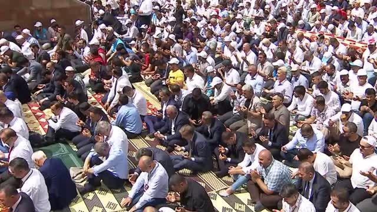 Muş haberleri | Cumhurbaşkanı Erdoğan, cuma namazını Malazgirt'te kıldı