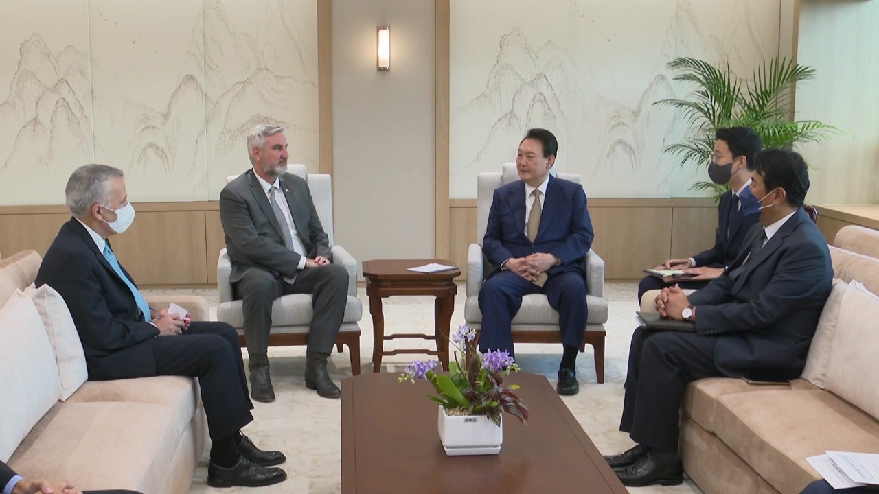 尹 "인플레 감축법, 우려 크다"...美인디애나 주지사 접견 / YTN