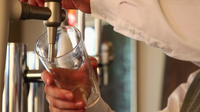 British pubs in danger? Over 70% independent pubs and breweries might be forced to close this winter