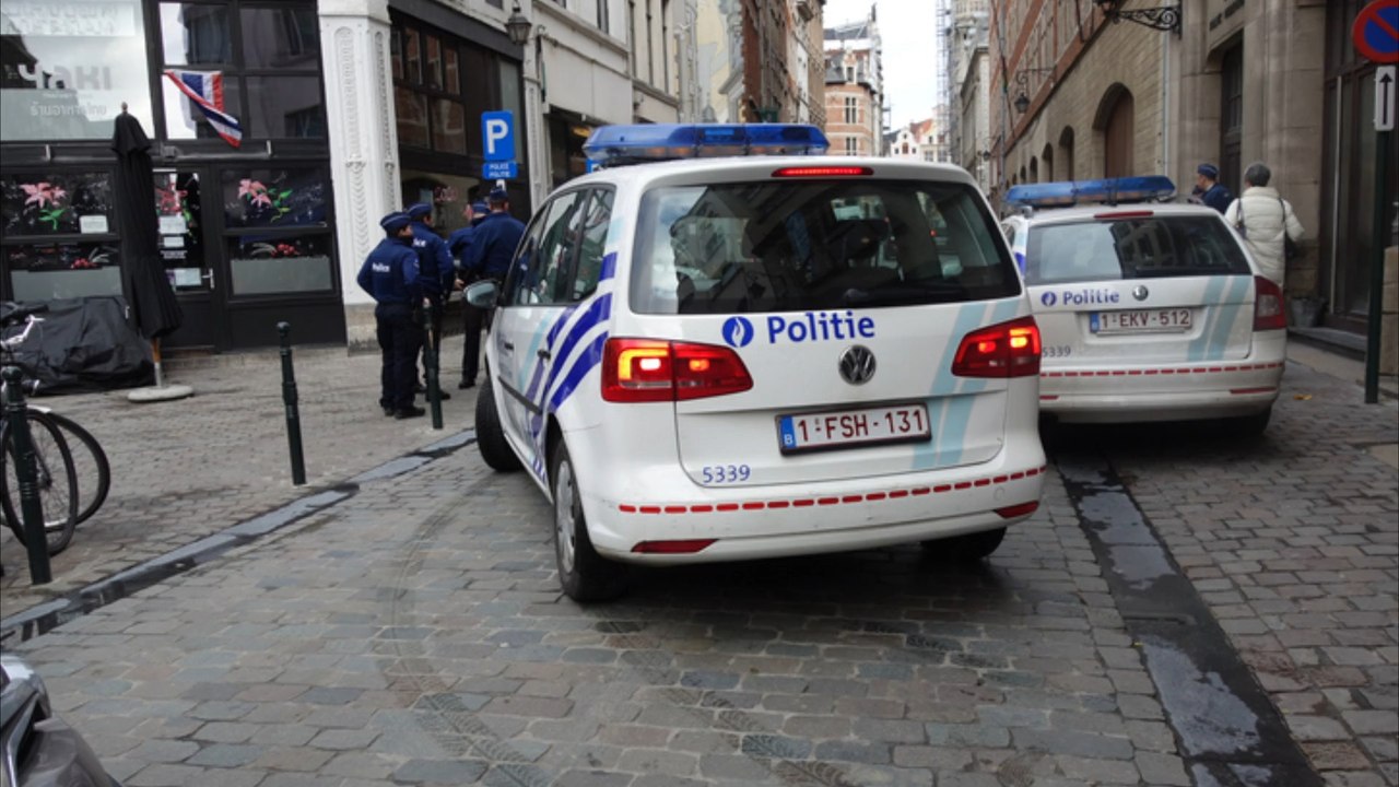 Brüssel: Lieferwagen fährt in Terrasse eines Lokals