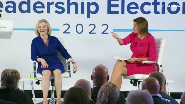 Macron, amigo ou inimigo? Truss evita atritos com França... para já