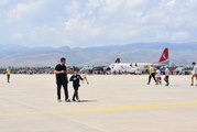 Afyon haber! Türk Yıldızları Afyonkarahisar'da gösteri uçuşu yaptı