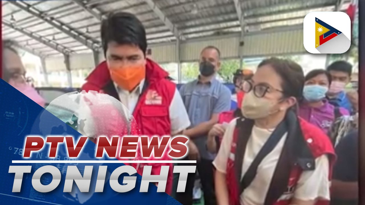 DSWD chief visits fire victims in Pasay, distributes cash aid and food packs