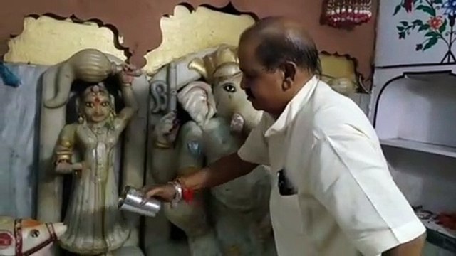 श्वेत सिद्धी विनायक का गन्ने के रस से अभिषेक, आज पन्ना-माणक से सजेंगे प्रथम पूज्य