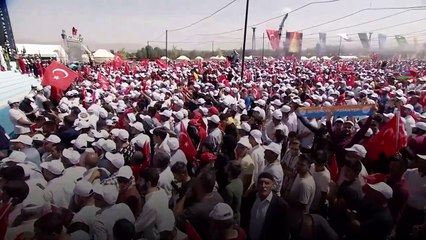 Bozkurtlara vaktiyle 'hayvan' imasında bulunan Erdoğan şimdi şiir okudu