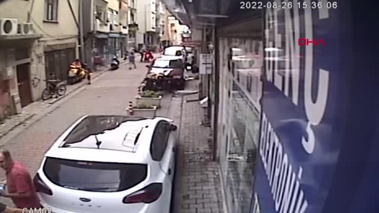 Son dakika haber! İSTANBUL ? KAĞITHANE'DE BERBERE SİLAHLI SALDIRI, MÜŞTERİ VURULDU