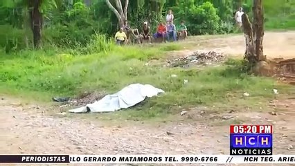 ¡Dolorosa Escena! Niña junto al cuerpo de su madre asesinada en La Ceiba