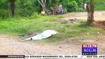 ¡Dolorosa Escena! Niña junto al cuerpo de su madre asesinada en La Ceiba