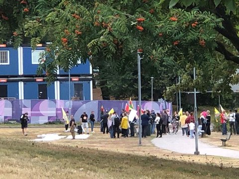 Üçlü Mutabakat sonrası ilk toplantının yapıldığını Helsinki'de skandal PKK/YPG gösterisi