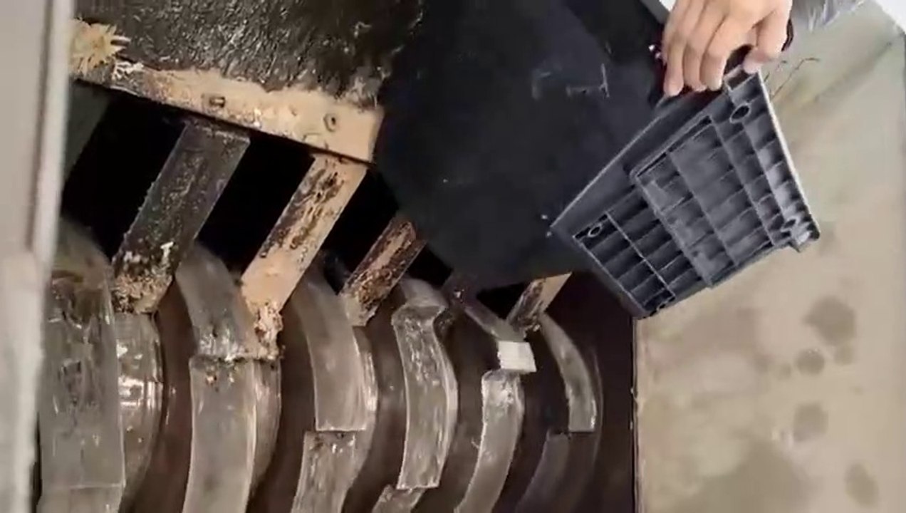 The Monster Crusher Crushes All Scrap for Recycling！Powerful Shredder Machine！