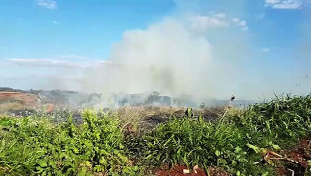 Corpo de Bombeiros é acionado para combater incêndio no Bairro XIV de Novembro