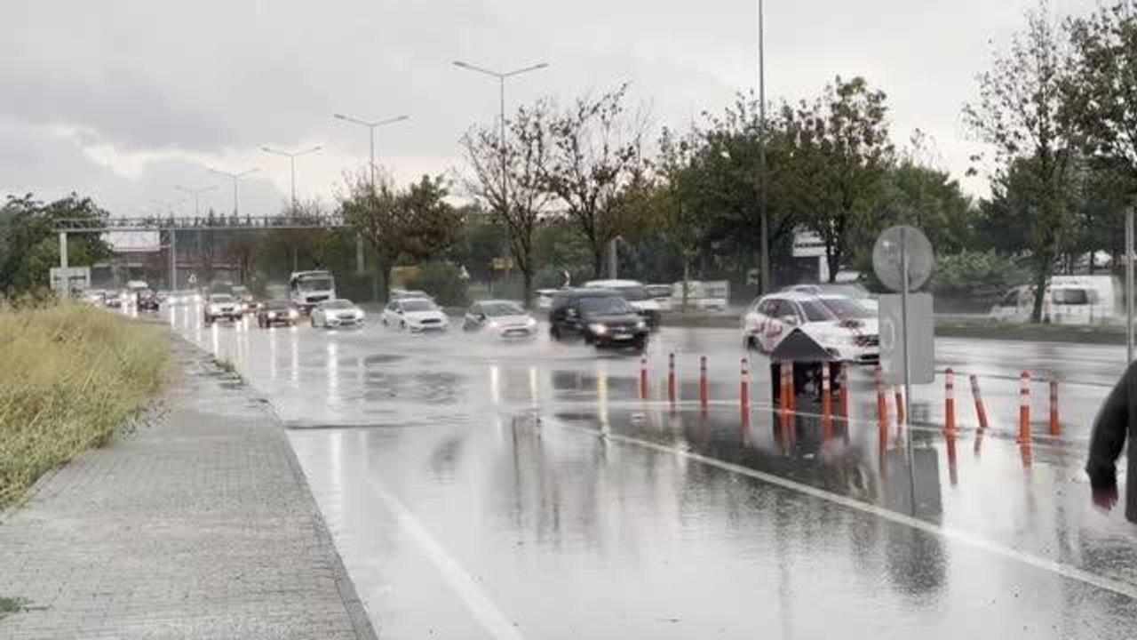 Eskişehir haberi! ESKİŞEHİR - Sağanak hayatı olumsuz etkiledi