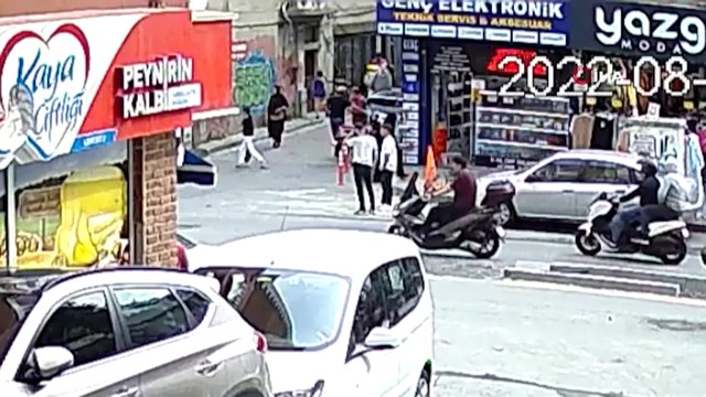 Berber koltuğunda dehşet: Tıraş olurken silahlı saldırıya uğradı