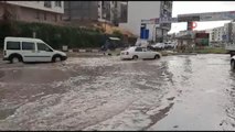 Manisa 3. sayfa haberi | Turgutlu'da sağanak yağış yolları göle çevirdi
