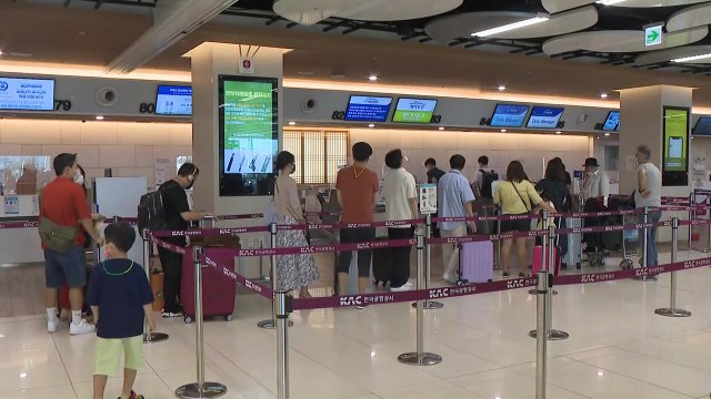 막바지 휴가철, 여행객 몰리는 공항... 지난해 대비 이용객 34%↑ / YTN