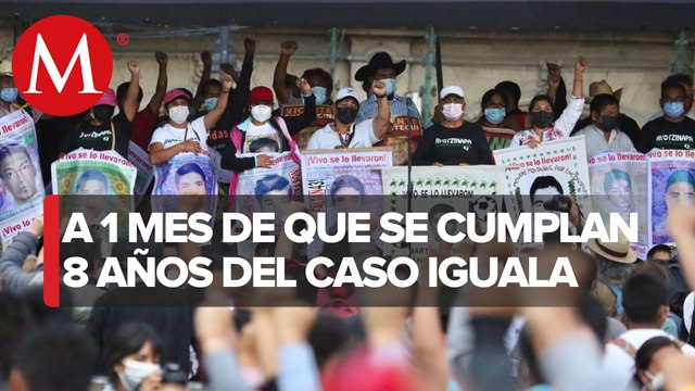 En CdMx, padres de normalistas de Ayotzinapa marchan a 92 meses de la desaparición