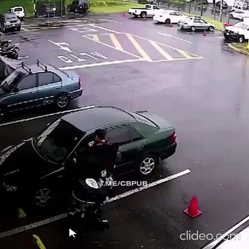 Cette maman oublie la poussette de bébé et va avoir beaucoup de chance