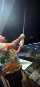 Balkondan şampanya şişesi fırlatıp rastgele ateş açan İranlı şahıs hakkında sınır dışı kararı