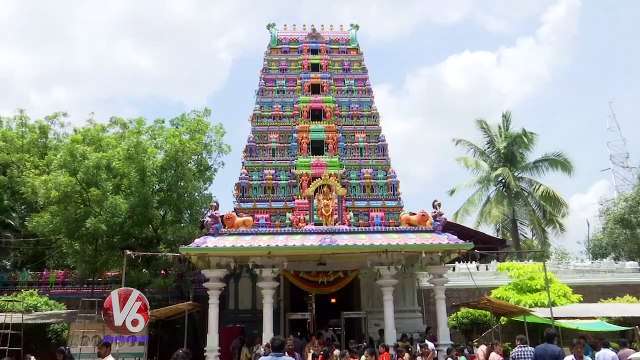 Liger Team Visits Peddamma Thalli Temple In Hyderabad | Vijay Deverakonda | Puri Jagannadh | V6