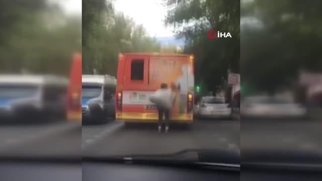 Trafikte tehlikeli yolculuklar kamerada