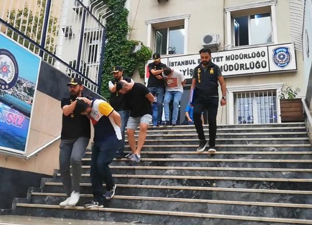 GÜNGÖREN'DE İÇİNDE 500 BİN LİRA BULUNAN ÇELİK KASAYI KARTON KUTUYA KOYUP ÇALDILAR