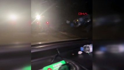 Eşekleri traktörün arkasına bağlayarak sürükledi