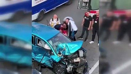 Bursa’da zincirleme kaza : 1 sürücü araçta sıkıştı