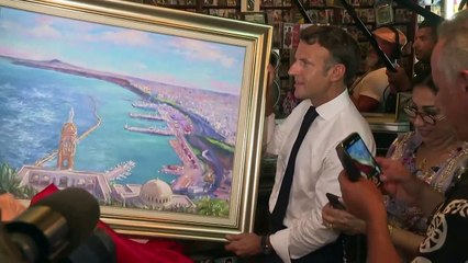 ماكرون يزور "ديسكو مغرب" في وهران